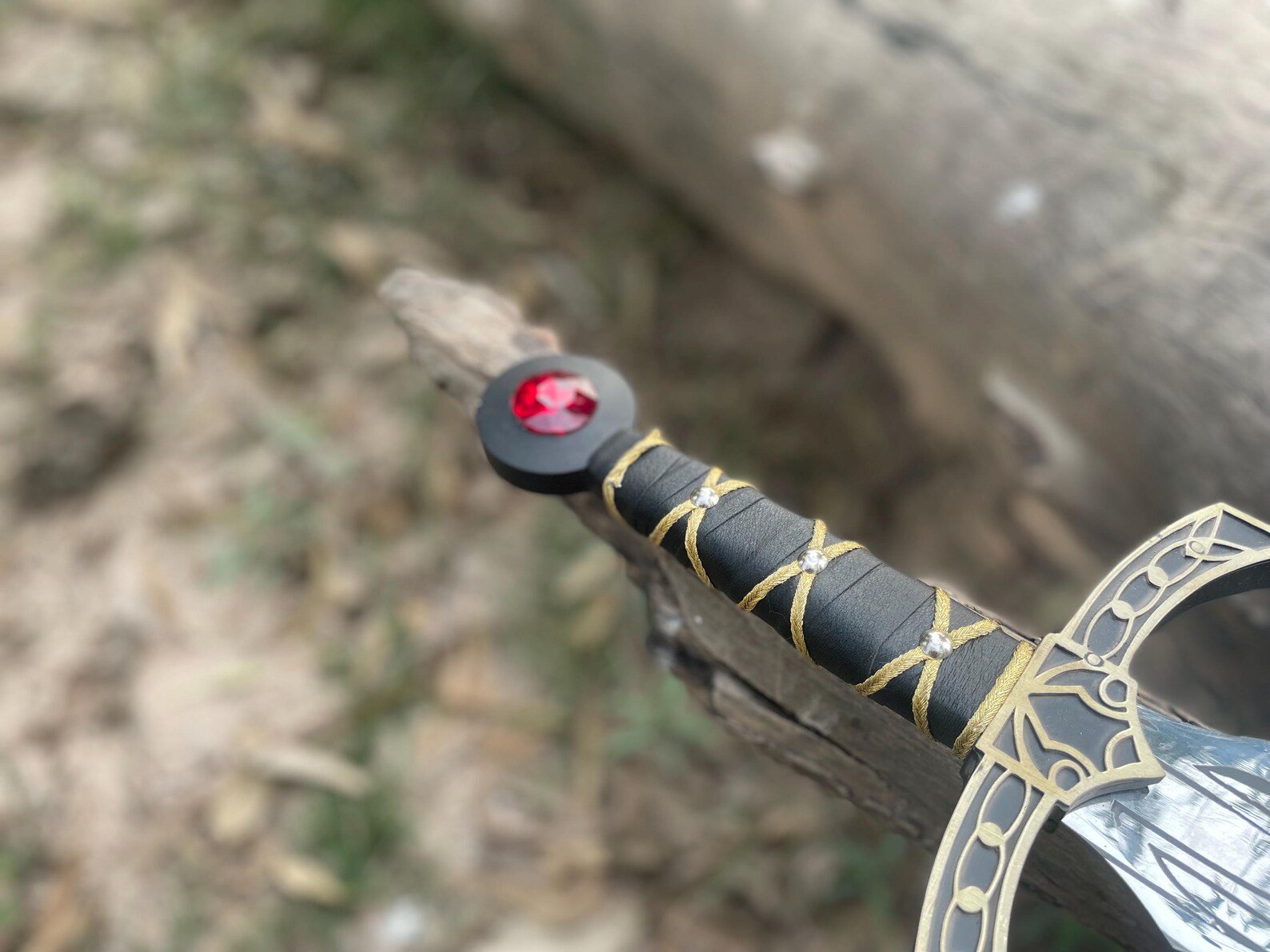 Hand-Forged Goldryn Sword from Throne of Glass thumbnail 8